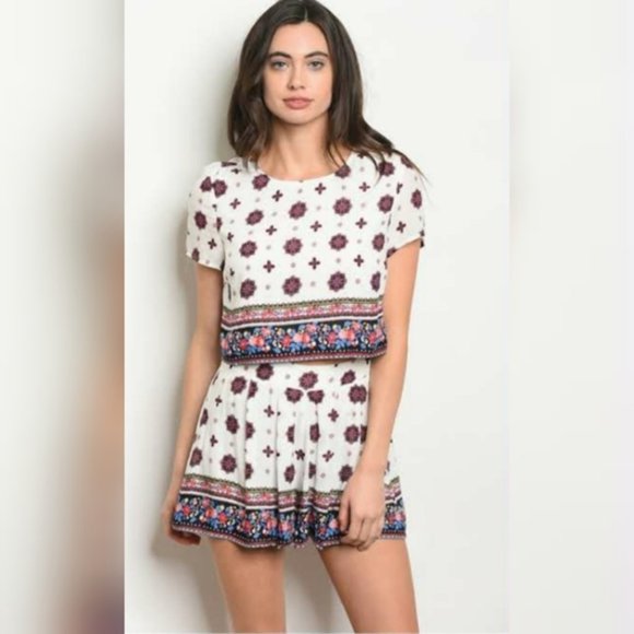 ⚡️NEW Papaya Floral 2 Piece Set w/ Flowy Shorts and Matching Crop top - Picture 3 of 4